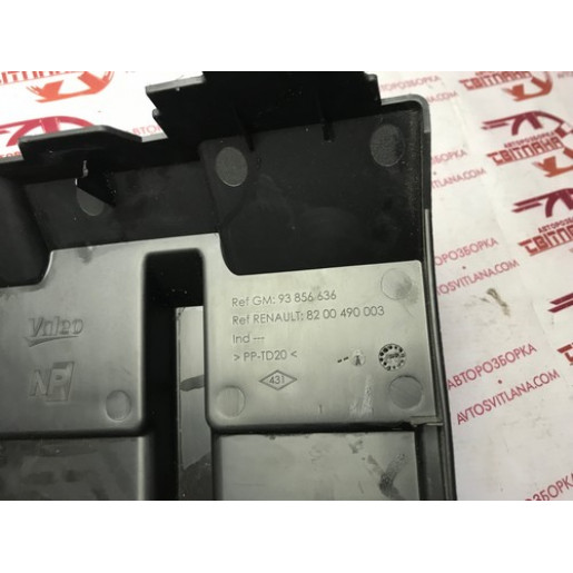  Корпус блоку запобіжників Renault Trafic 2001-2014 8200490003